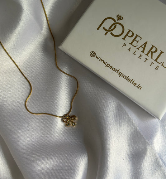 MINIMAL BOW NECKLACE