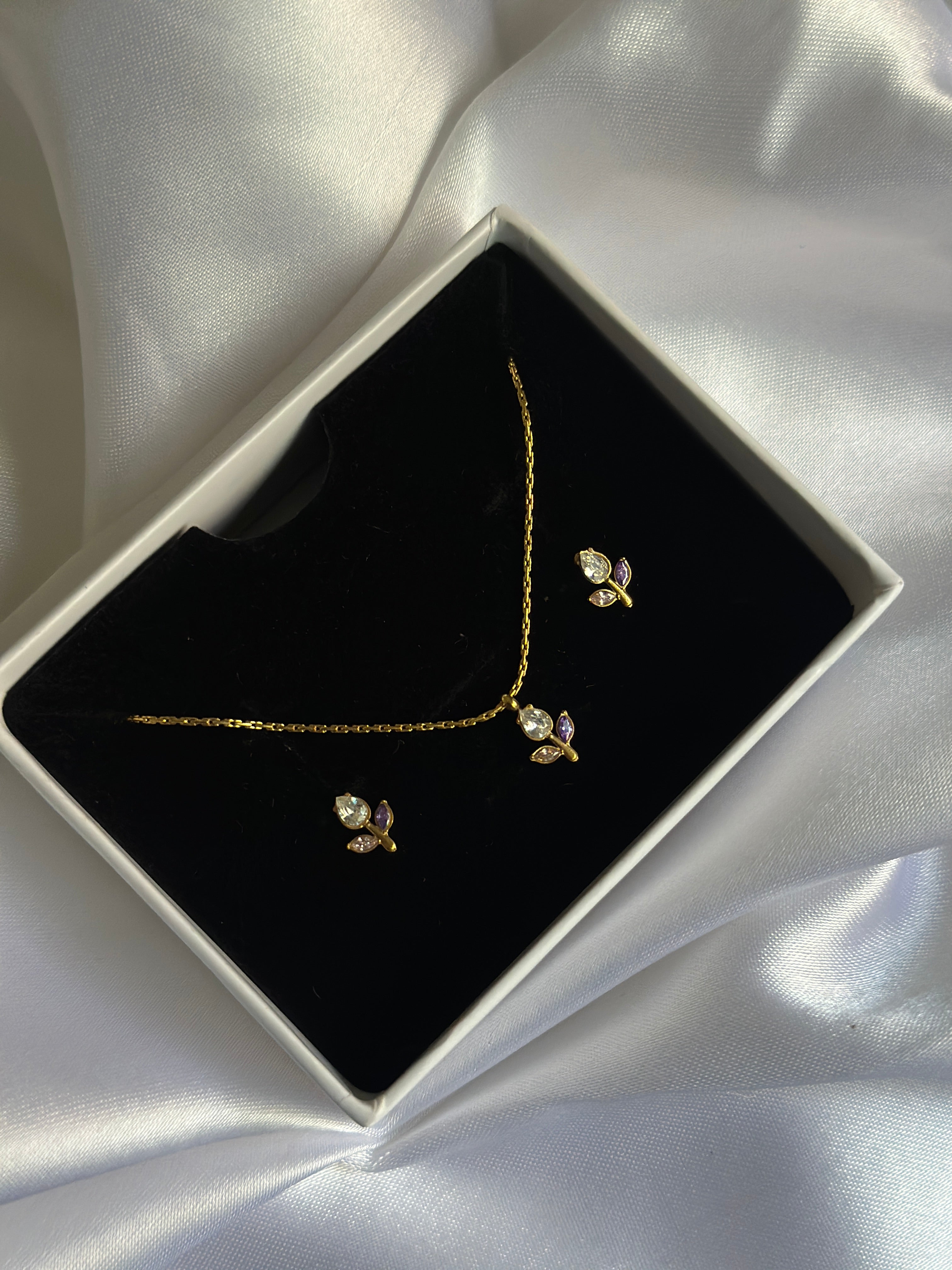 TULIP MINIMAL NECKLACE SET( PURPLE & WHITE)
