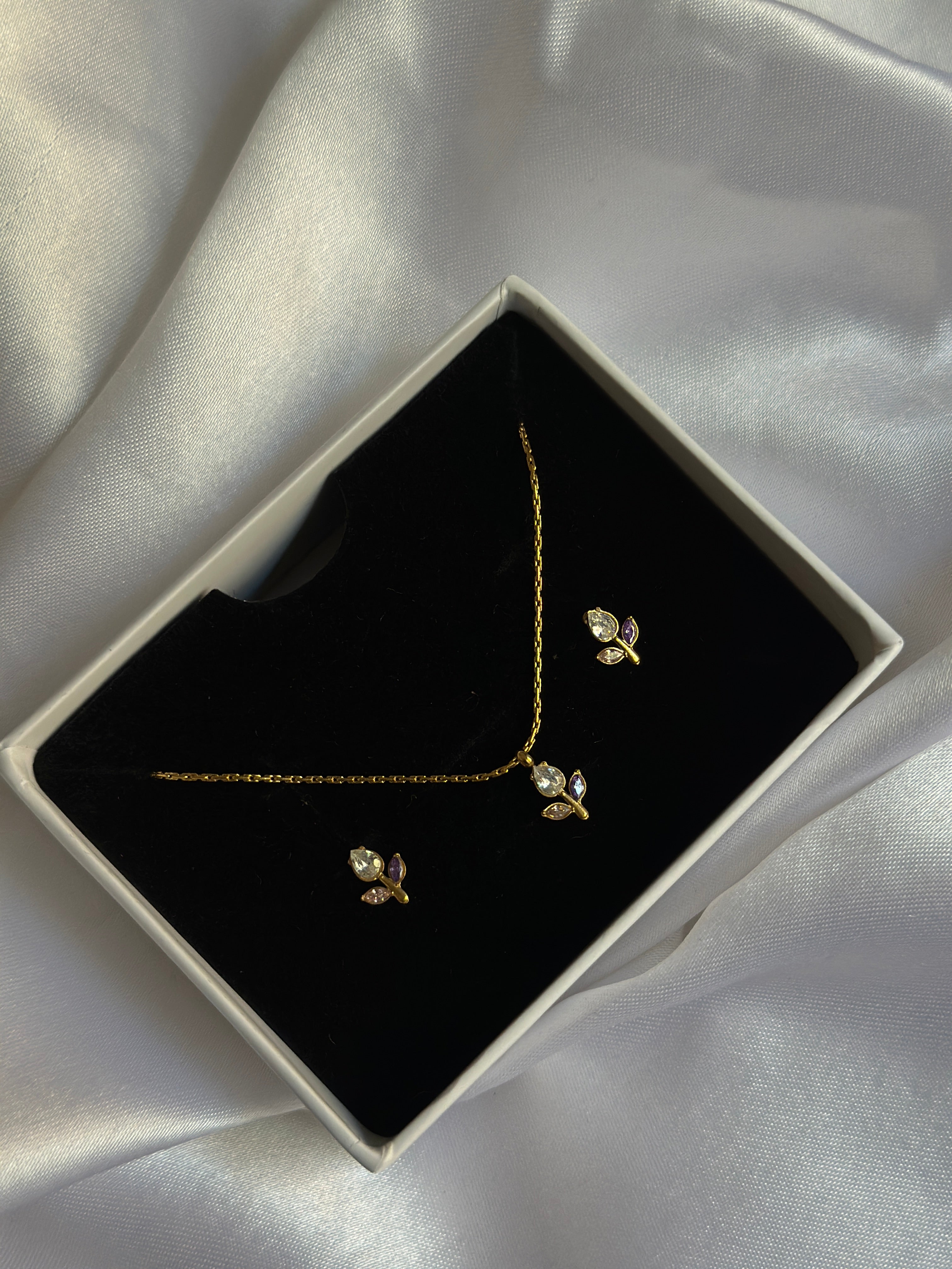 TULIP MINIMAL NECKLACE SET( PURPLE & WHITE)