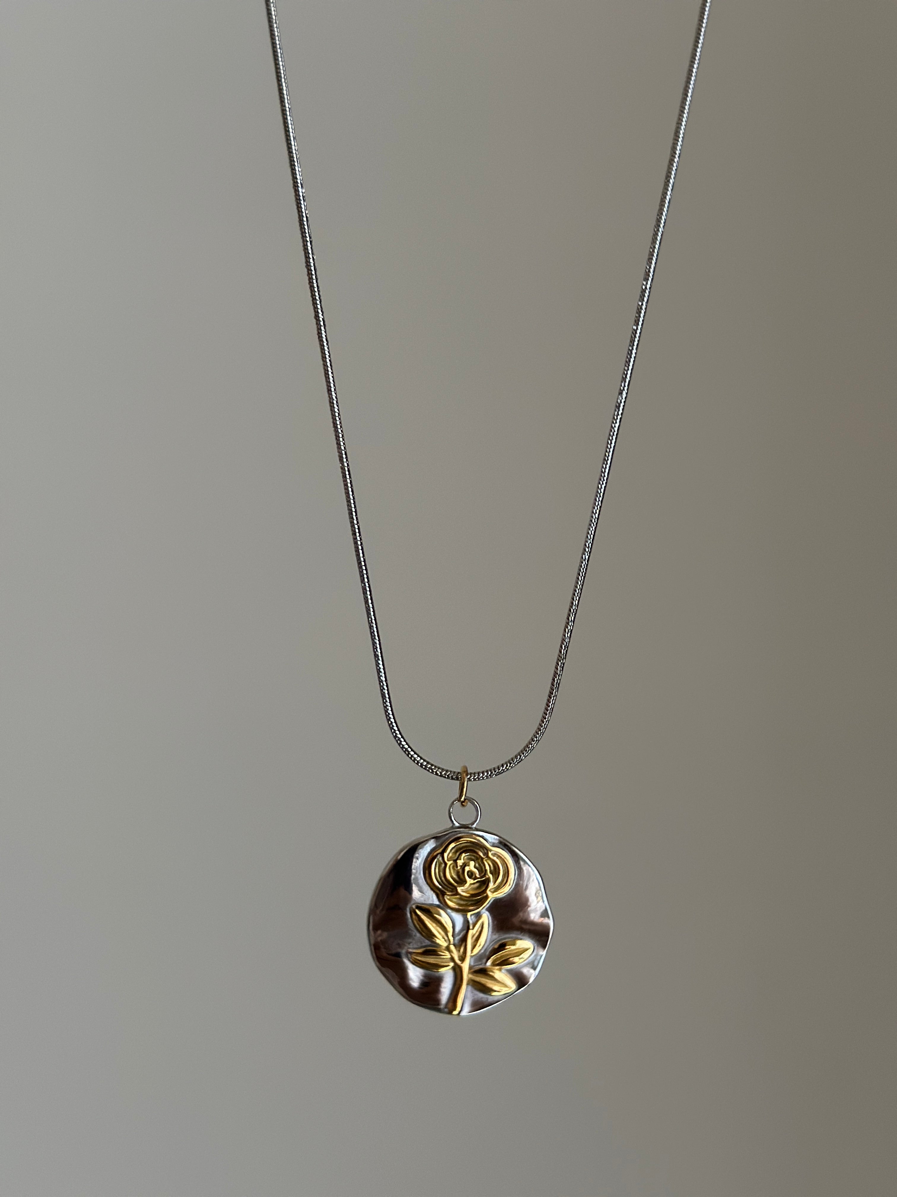 ROSE-DUAL-TONE-NECKLACE