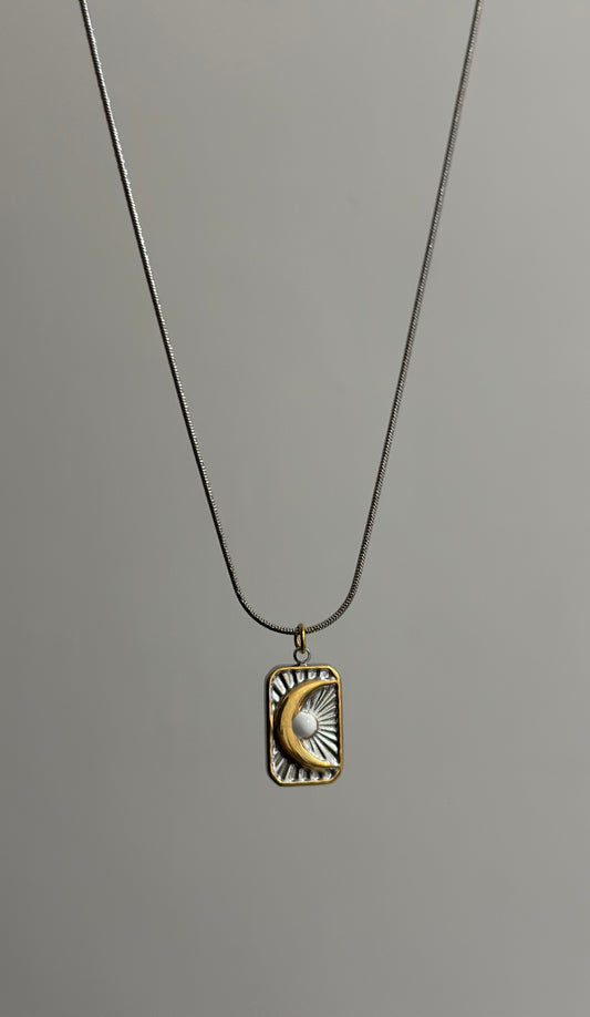 LUNAR-NECKLACE