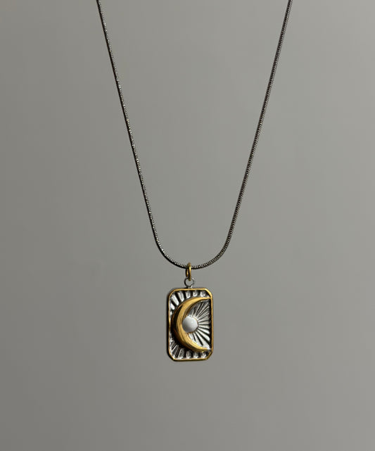 LUNAR-NECKLACE