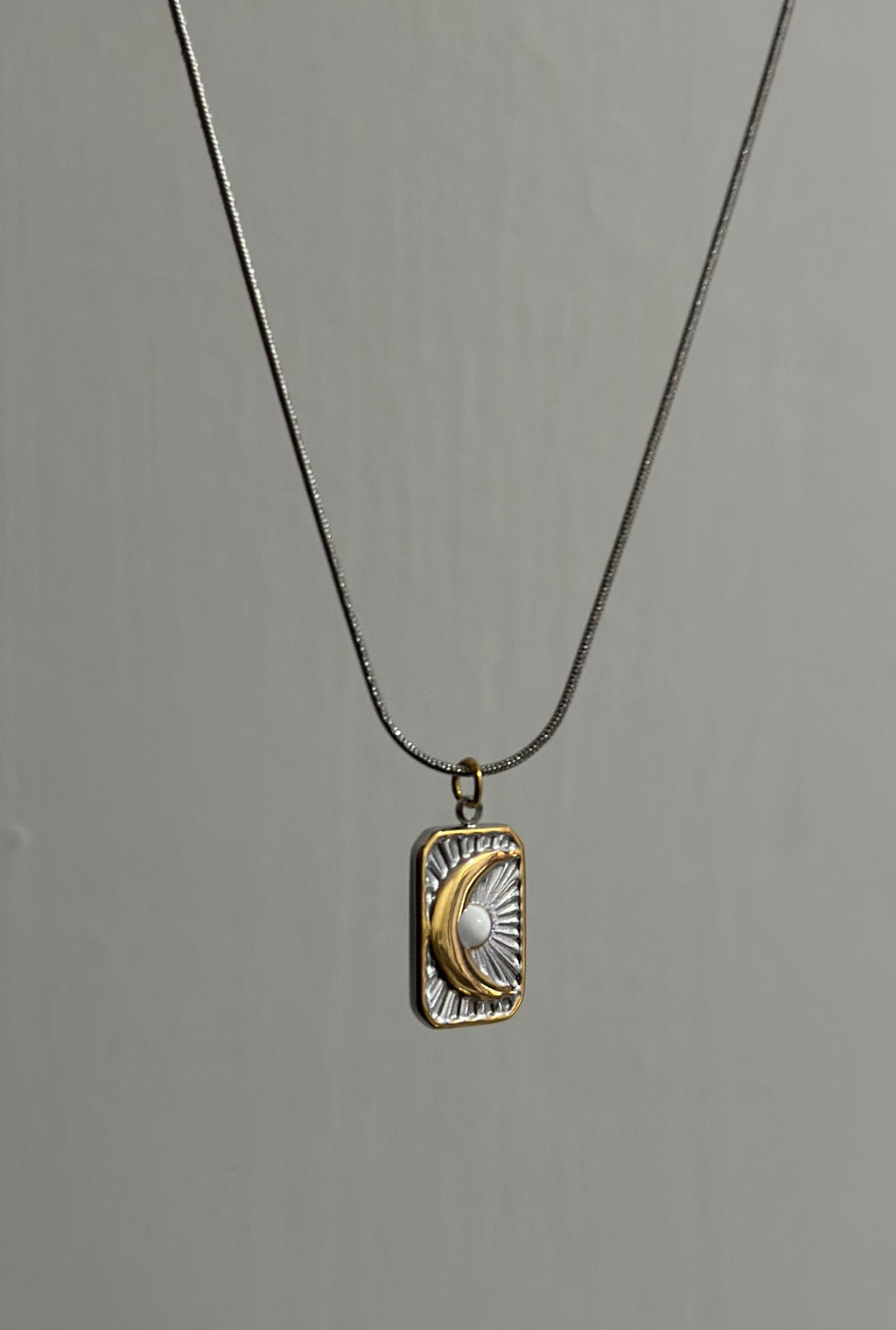 LUNAR-NECKLACE