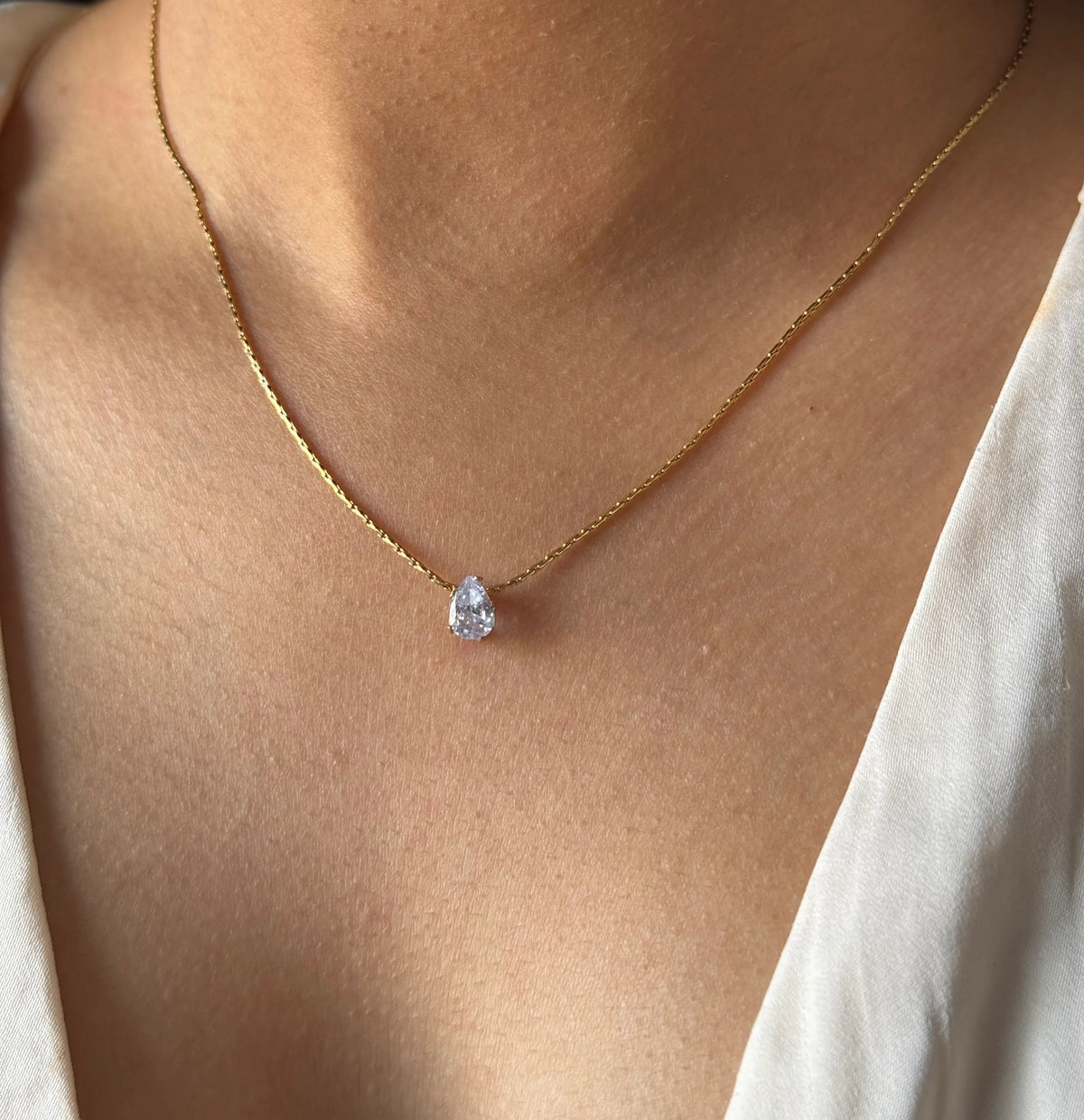 LUMI DROP NECKLACE