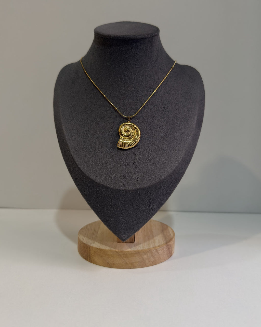 SEA-SHELL-NECKLACE