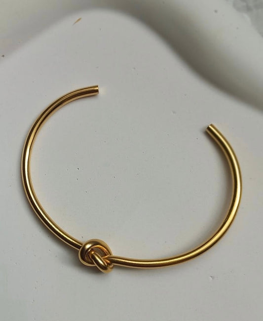 KNOT-CUFF