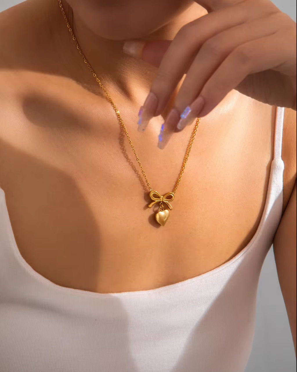 SNOW FLAKE NECKLACE