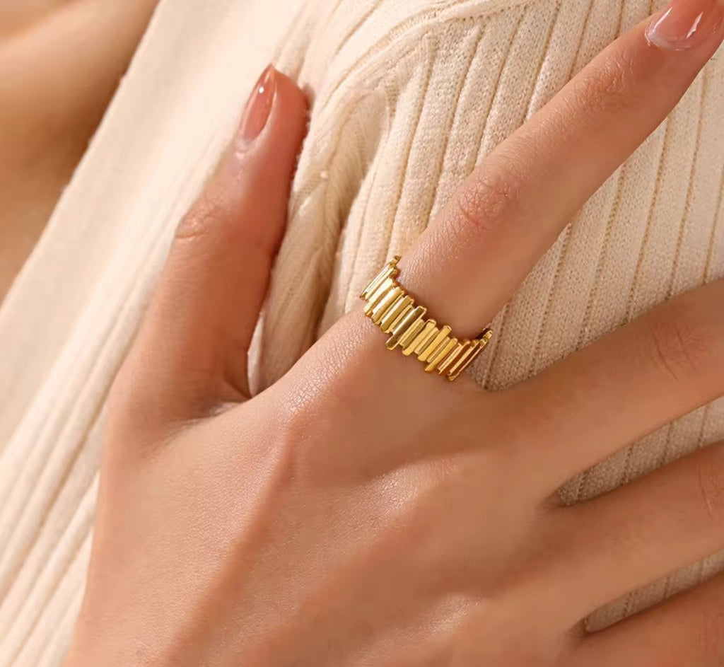 STATEMENT-ADJUSTABLE-RING