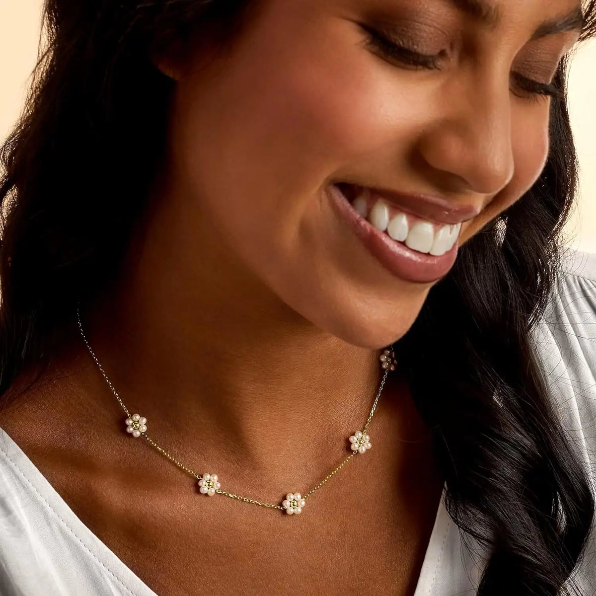 WHITE FLORA PEARL PENDANT